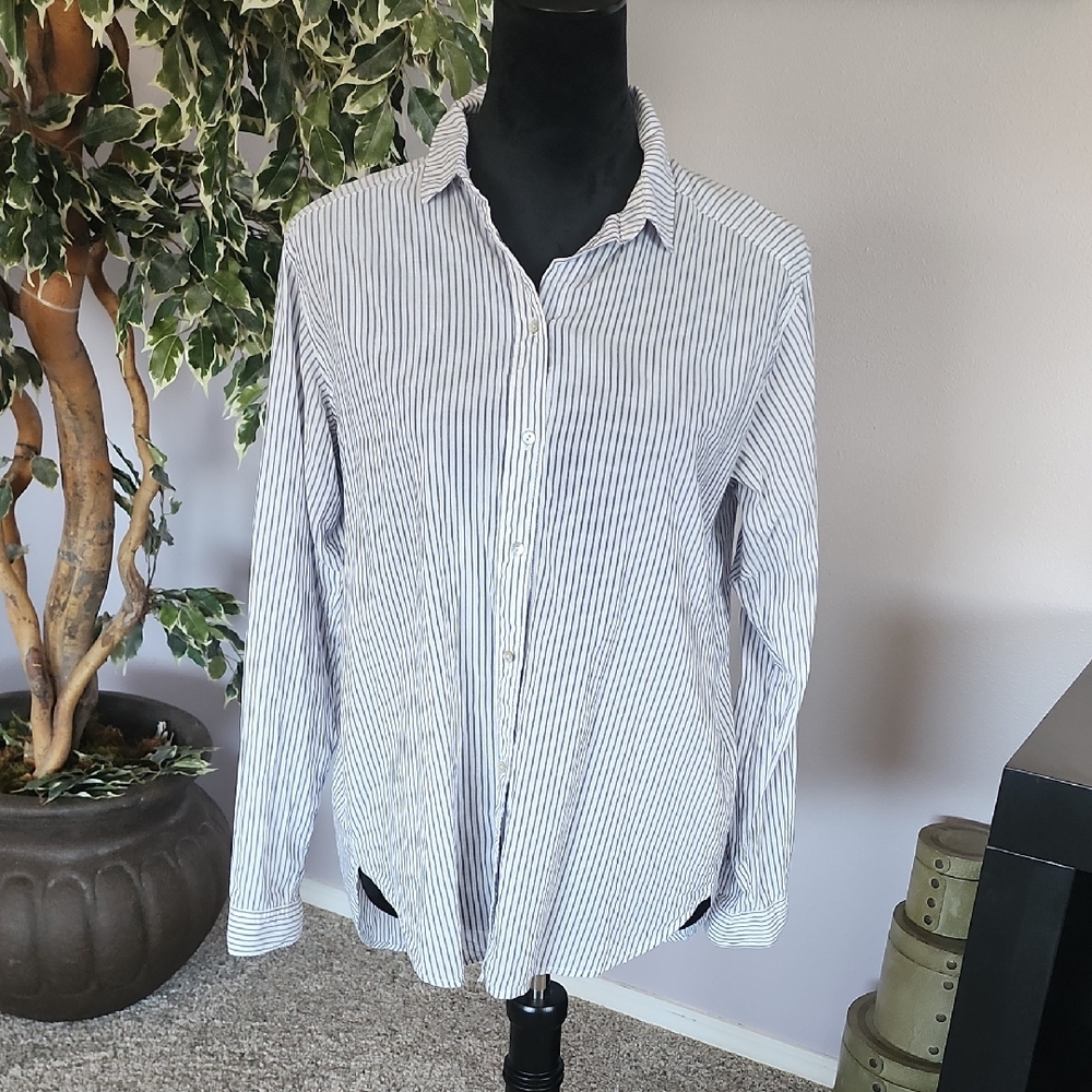H&M Women's Blue and White Striped Button Down Shirt